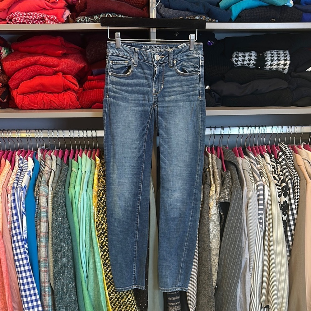 American Eagle blue 4 pocket super stretch jeans size 4 short